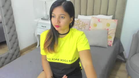 Im Zusan My schedule is from 1030pm to 430 am colombian time online show from April 14, 8:06 am