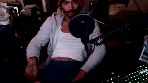 Snapshot of zylr chatting on October 24, 6:14 am mixedtwinklol online show from October 24, 6:14 am