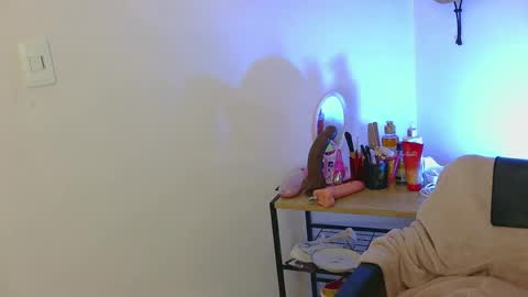 Zyra Vex online show from April 19, 7:05 pm